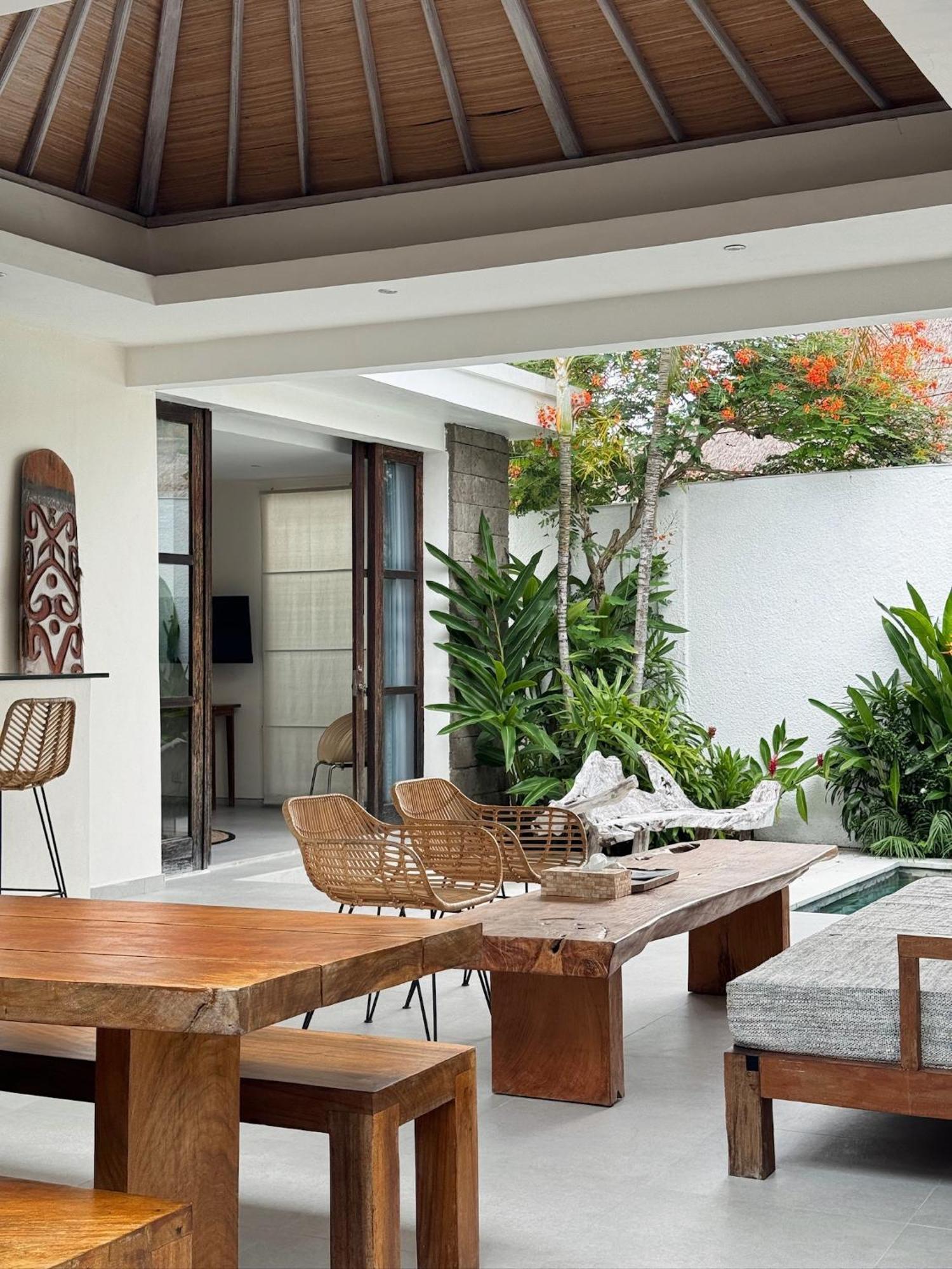 Aster Villa Seminyak Exteriör bild