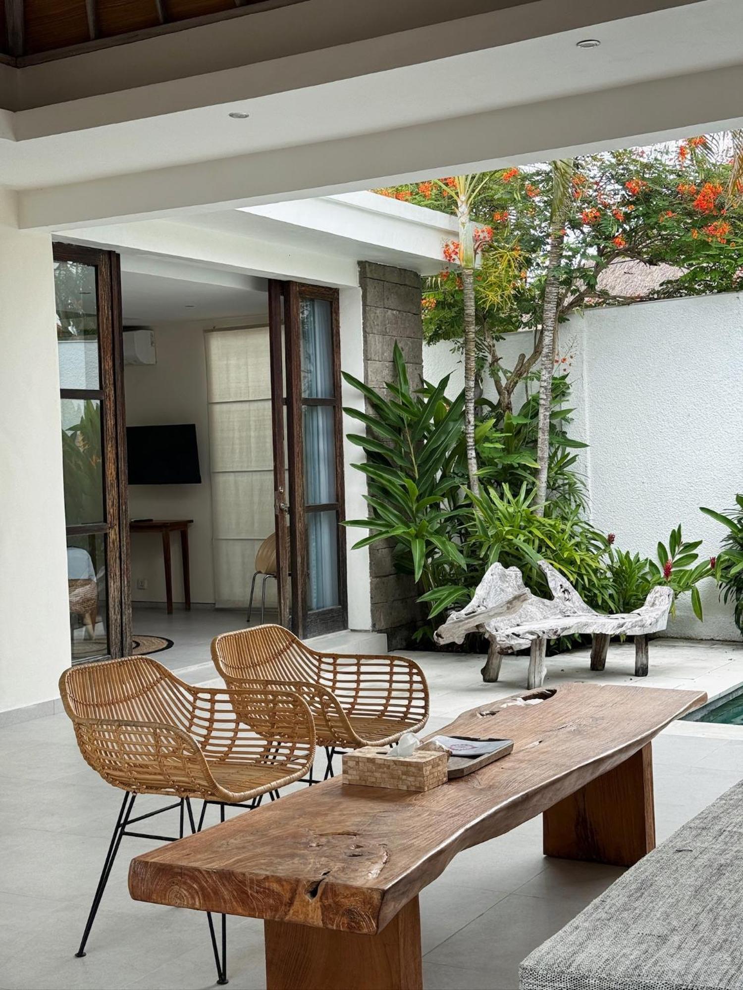 Aster Villa Seminyak Exteriör bild